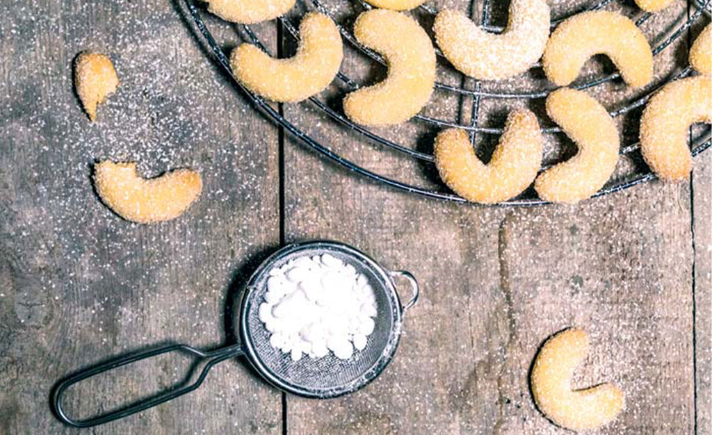 Vanillekipferl mit Puderzucker